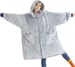 Hoodie odeja s kapuco in rokavi