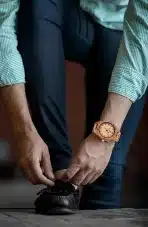 Mujuze – Unisex lesena ura iz sandalovine - slika 2